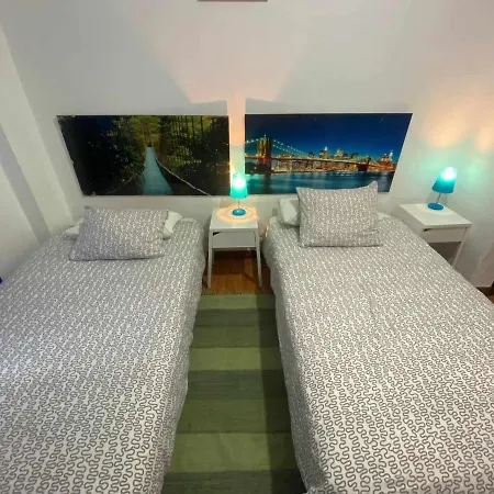 Apartamento Amplio Garaje Dist 1 شقة *